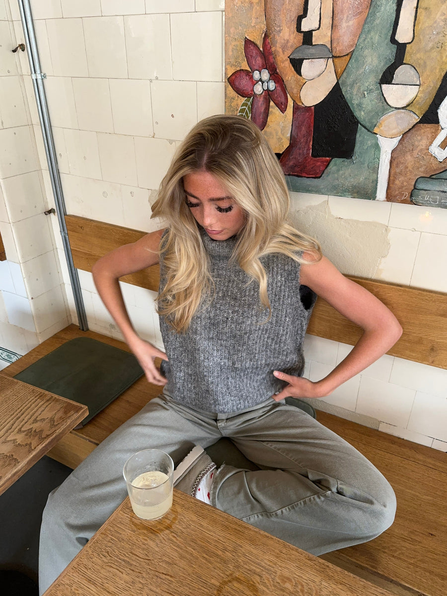 Chunky Knit Sleeveless Turtleneck - Grey