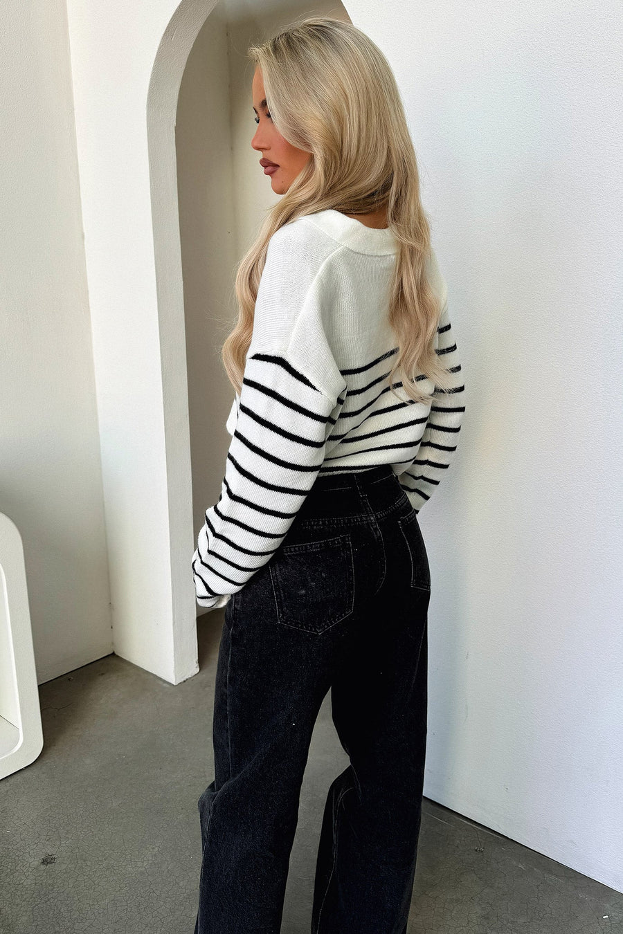 V Neck Cropped Knit Sweater - Black & White Striped